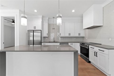 House in Sarasota, Florida 4 bedrooms, 190.26 sq.m. № 1034252 - photo 6