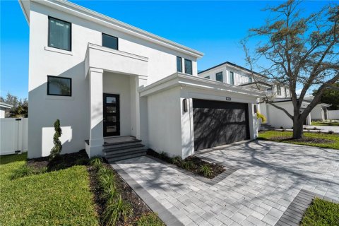 House in Sarasota, Florida 4 bedrooms, 190.26 sq.m. № 1034252 - photo 2