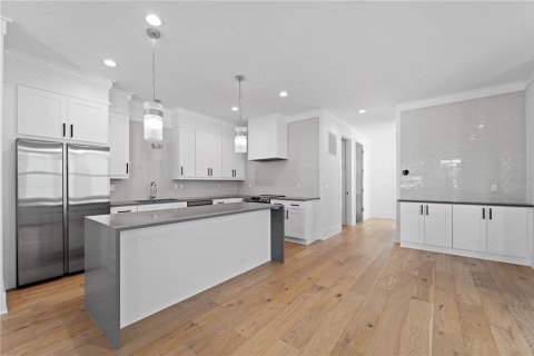 House in Sarasota, Florida 4 bedrooms, 190.26 sq.m. № 1034252 - photo 7