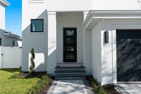 House in Sarasota, Florida 4 bedrooms, 190.26 sq.m. № 1034252 - photo 3