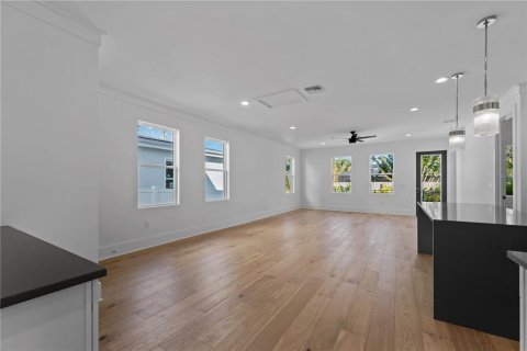 House in Sarasota, Florida 4 bedrooms, 190.26 sq.m. № 1034252 - photo 10