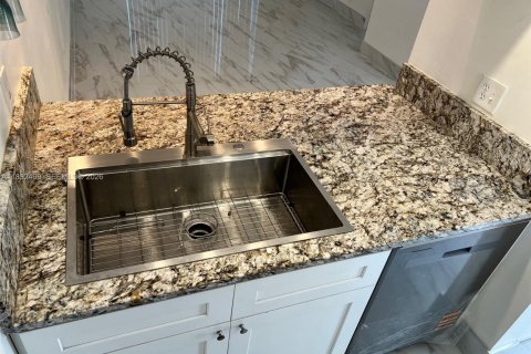 Снять в аренду кондоминиум в Корал-Спрингс, Флорида 2 спальни, 71.35м2, № 2012583 - фото 23