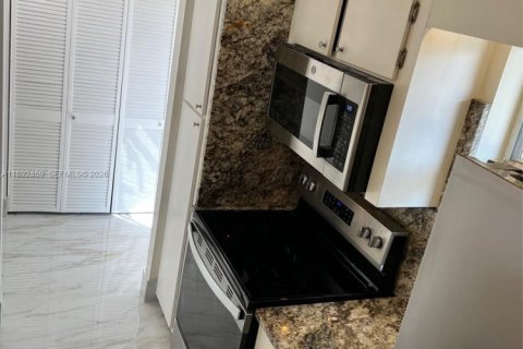 Снять в аренду кондоминиум в Корал-Спрингс, Флорида 2 спальни, 71.35м2, № 2012583 - фото 22