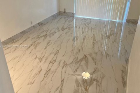 Снять в аренду кондоминиум в Корал-Спрингс, Флорида 2 спальни, 71.35м2, № 2012583 - фото 19