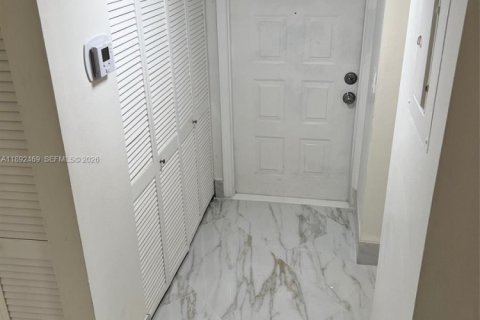 Снять в аренду кондоминиум в Корал-Спрингс, Флорида 2 спальни, 71.35м2, № 2012583 - фото 18