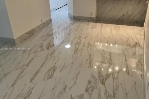 Снять в аренду кондоминиум в Корал-Спрингс, Флорида 2 спальни, 71.35м2, № 2012583 - фото 24