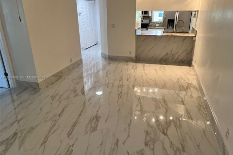 Снять в аренду кондоминиум в Корал-Спрингс, Флорида 2 спальни, 71.35м2, № 2012583 - фото 25