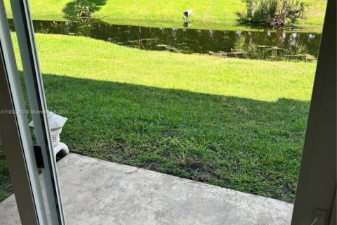 Condo in Coral Springs, Florida, 2 bedrooms  № 2012583 - photo 5