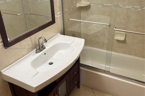 Condo in Coral Springs, Florida, 2 bedrooms  № 2012583 - photo 10