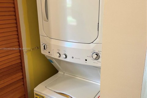 Condo in Coral Springs, Florida, 2 bedrooms  № 2012583 - photo 6