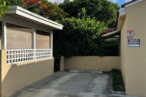 Villa ou maison à louer à Hollywood, Floride: 1 chambre № 1999544 - photo 12