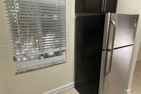 Villa ou maison à louer à Hollywood, Floride: 1 chambre № 1999544 - photo 2