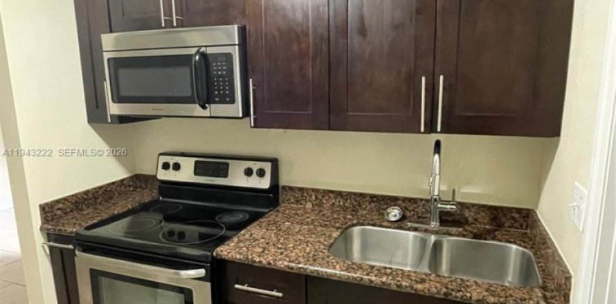 Villa ou maison à Hollywood, Floride 1 chambre № 1999544