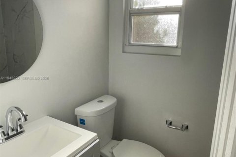 Villa ou maison à louer à Hollywood, Floride: 1 chambre № 1999544 - photo 6