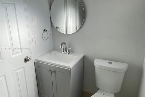 Villa ou maison à louer à Hollywood, Floride: 1 chambre № 1999544 - photo 7