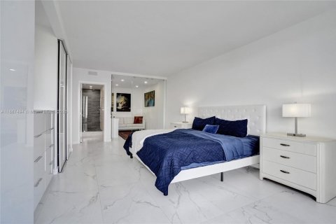 Condominio en venta en Miami Beach, Florida, 2 dormitorios, 122.63 m2 № 1942009 - foto 19