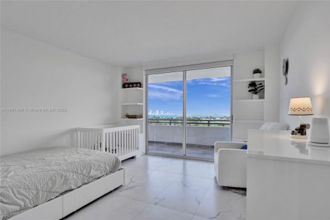 Condominio en venta en Miami Beach, Florida, 2 dormitorios, 122.63 m2 № 1942009 - foto 14