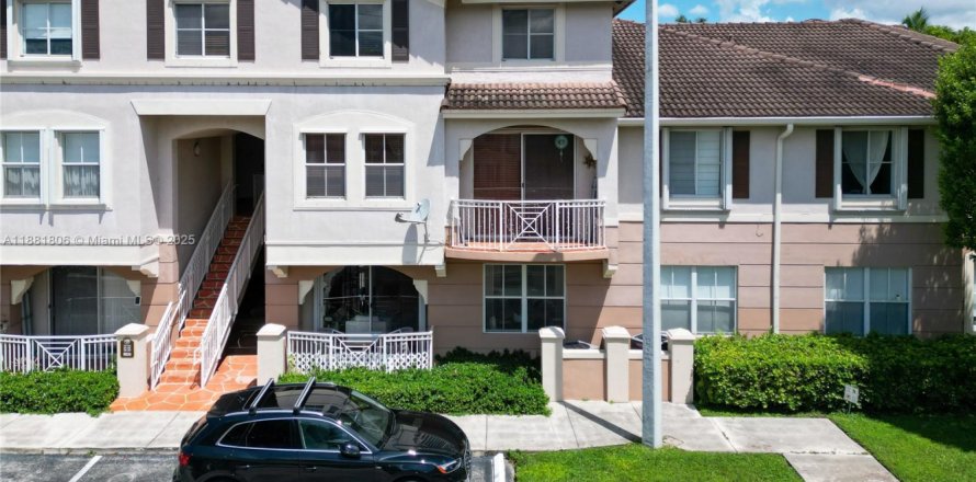 Condominio en Miami, Florida, 3 dormitorios № 1924891