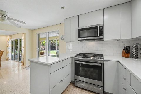 Villa ou maison à vendre à Nokomis, Floride: 2 chambres, 128.11 m2 № 2296322 - photo 4