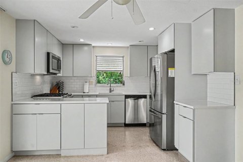 Villa ou maison à vendre à Nokomis, Floride: 2 chambres, 128.11 m2 № 2296322 - photo 6