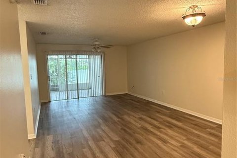 Condo in Winter Haven, Florida, 2 bedrooms № 2122526 - photo 4