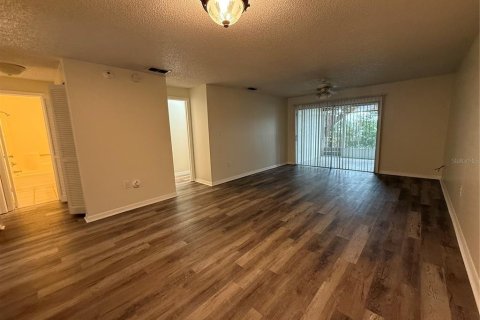 Condo in Winter Haven, Florida, 2 bedrooms № 2122526 - photo 12