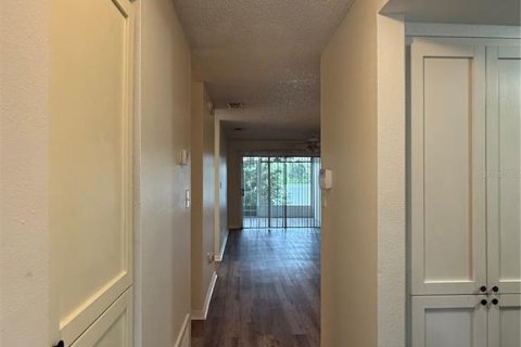 Condo in Winter Haven, Florida, 2 bedrooms № 2122526 - photo 3
