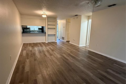 Condo in Winter Haven, Florida, 2 bedrooms № 2122526 - photo 8