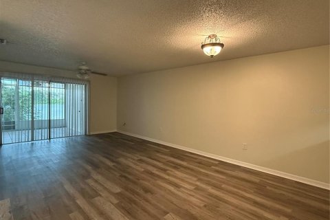 Condo in Winter Haven, Florida, 2 bedrooms № 2122526 - photo 6