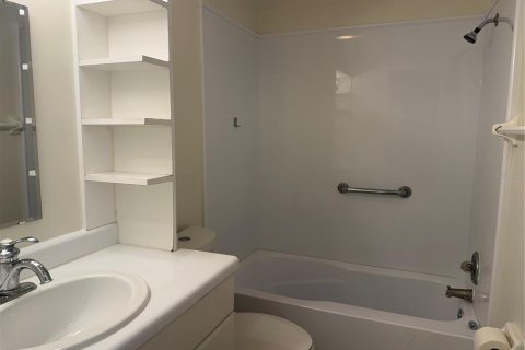Condo in Winter Haven, Florida, 2 bedrooms № 2122526 - photo 19