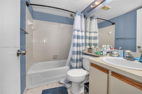 Купить кондоминиум в Корал-Спрингс, Флорида 2 спальни, 91.6м2, № 2005170 - фото 7