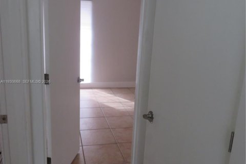 Touwnhouse à louer à Miami Lakes, Floride: 2 chambres, 98.01 m2 № 2002837 - photo 18