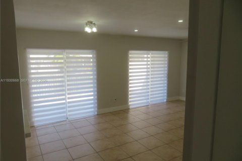 Touwnhouse à louer à Miami Lakes, Floride: 2 chambres, 98.01 m2 № 2002837 - photo 4