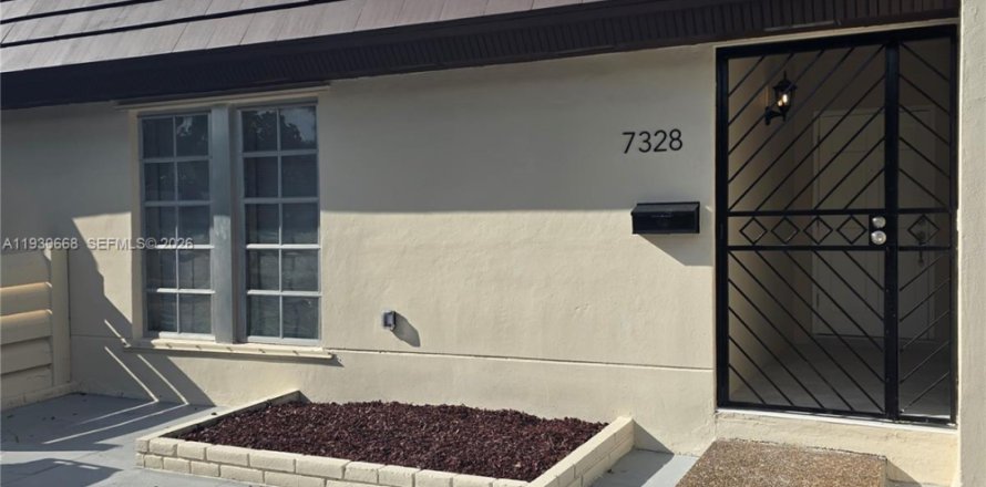 Touwnhouse à Miami Lakes, Floride 2 chambres, 98.01 m2 № 2002837