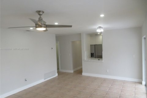 Touwnhouse à louer à Miami Lakes, Floride: 2 chambres, 98.01 m2 № 2002837 - photo 5