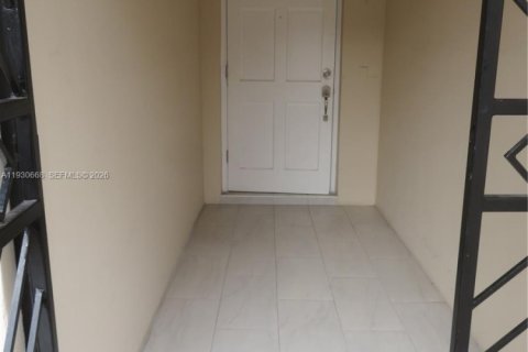 Touwnhouse à louer à Miami Lakes, Floride: 2 chambres, 98.01 m2 № 2002837 - photo 2