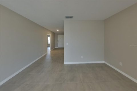 Villa ou maison à louer à Dundee, Floride: 3 chambres, 156.82 m2 № 2095864 - photo 3