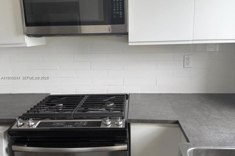 Снять в аренду кондоминиум в Бей-Харбор-Айлендс, Флорида 1 спальня, 65.03м2, № 2005774 - фото 6