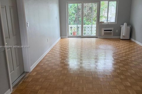 Снять в аренду кондоминиум в Бей-Харбор-Айлендс, Флорида 1 спальня, 65.03м2, № 2005774 - фото 8