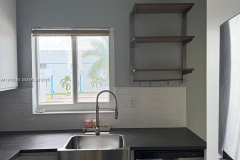 Снять в аренду кондоминиум в Бей-Харбор-Айлендс, Флорида 1 спальня, 65.03м2, № 2005774 - фото 7