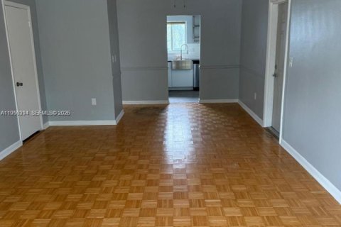 Кондоминиум с 1 спальней в Бей-Харбор-Айлендс, Флорида № 2005774