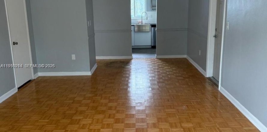 Кондоминиум с 1 спальней в Бей-Харбор-Айлендс, Флорида № 2005774