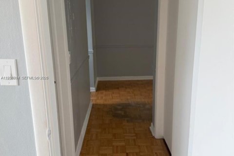 Снять в аренду кондоминиум в Бей-Харбор-Айлендс, Флорида 1 спальня, 65.03м2, № 2005774 - фото 3