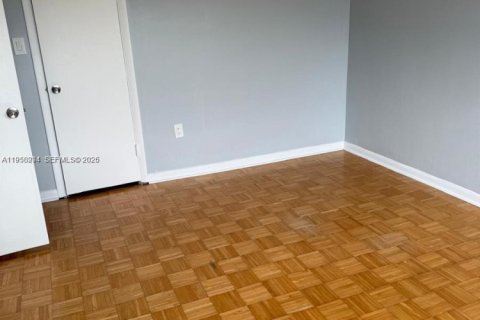 Снять в аренду кондоминиум в Бей-Харбор-Айлендс, Флорида 1 спальня, 65.03м2, № 2005774 - фото 4