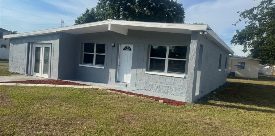 House in Tampa, Florida 4 bedrooms, 135.82 sq.m. № 1767146