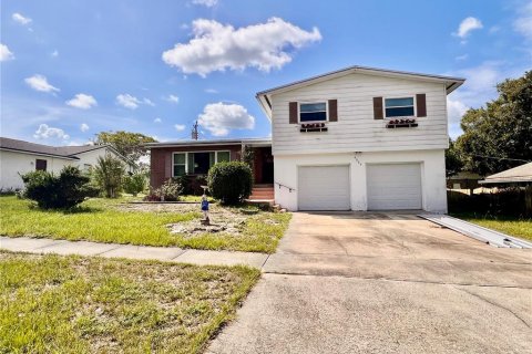 House in Titusville, Florida 3 bedrooms, 232.44 sq.m. № 2366888