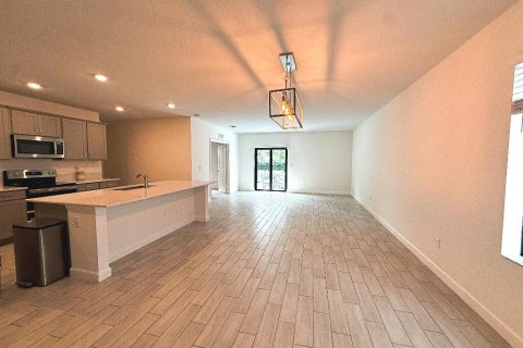 House in Haverhill, Florida 5 bedrooms, 244.7 sq.m. № 2399993 - photo 3