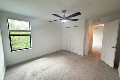 House in Haverhill, Florida 5 bedrooms, 244.7 sq.m. № 2399993 - photo 20