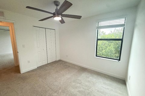 House in Haverhill, Florida 5 bedrooms, 244.7 sq.m. № 2399993 - photo 21