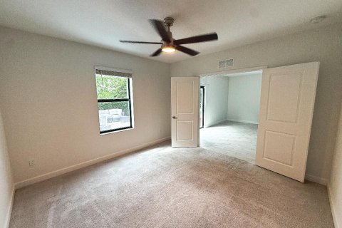 House in Haverhill, Florida 5 bedrooms, 244.7 sq.m. № 2399993 - photo 6